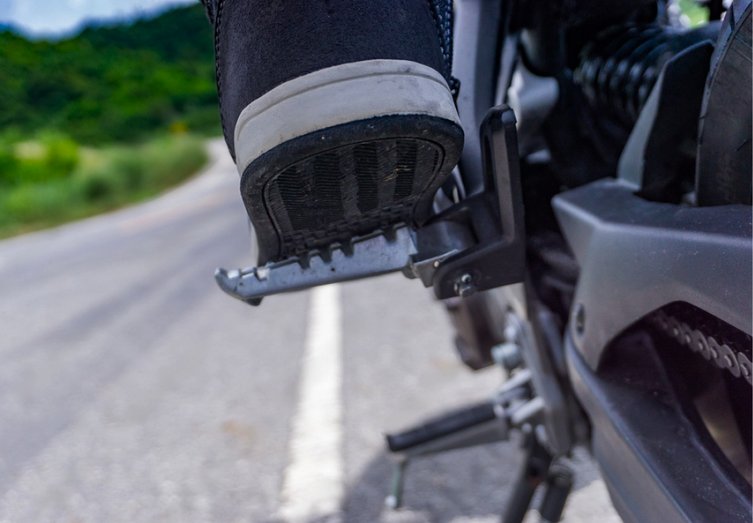 motorcycle footpegs showing angle feet